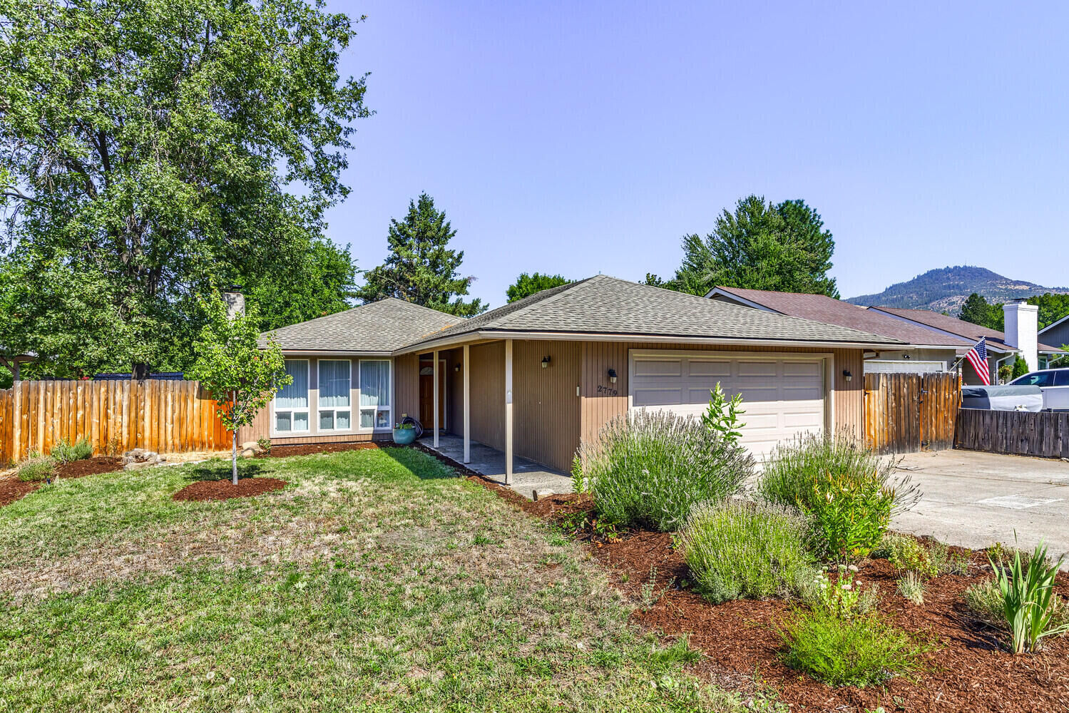 Property Photo:  2779 Rosewood Street  OR 97504 