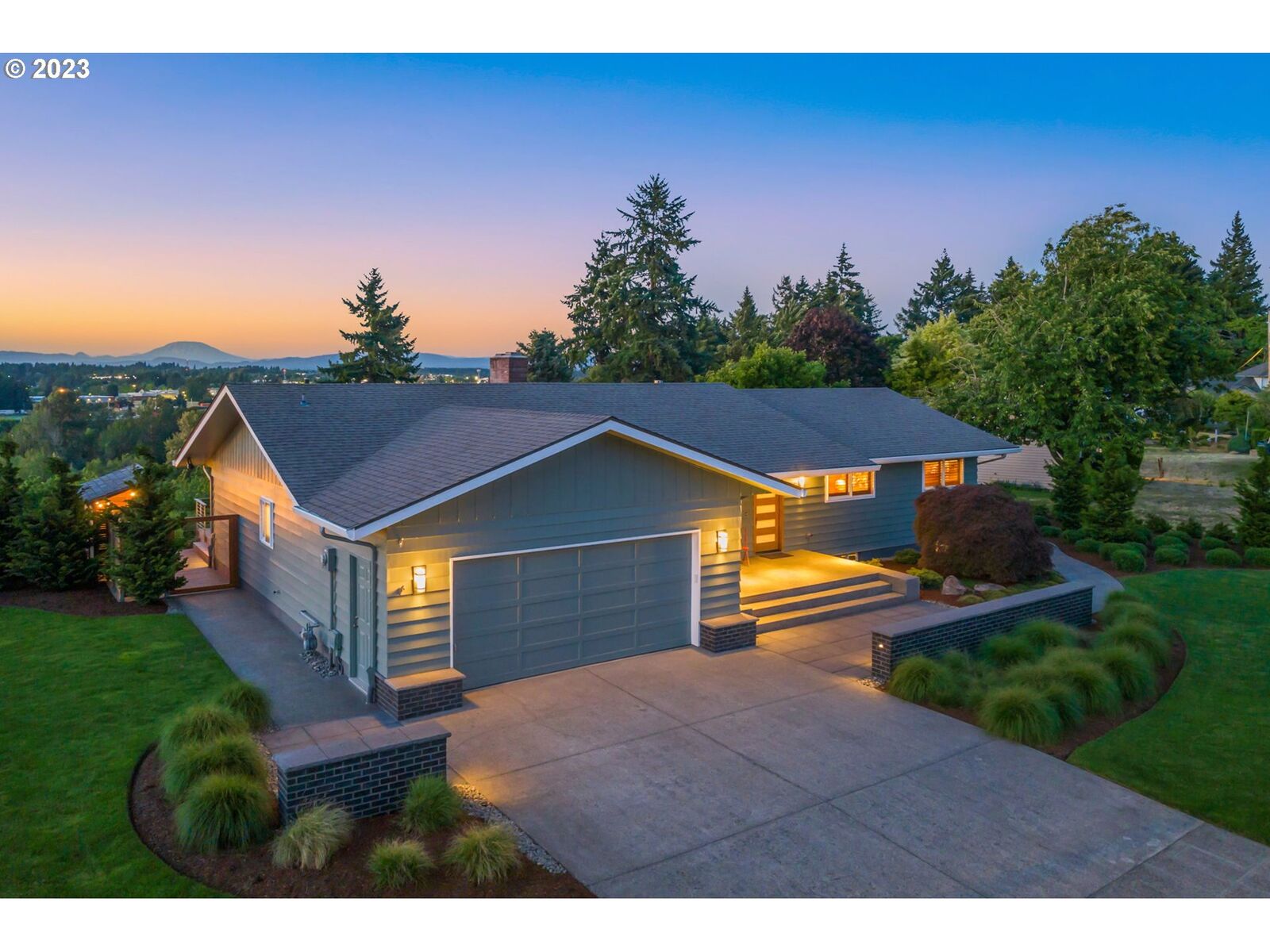 Property Photo:  5304 Idaho St  WA 98661 