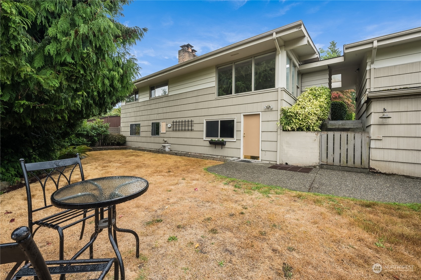 Property Photo:  8711 Bowdoin Way B  WA 98026 