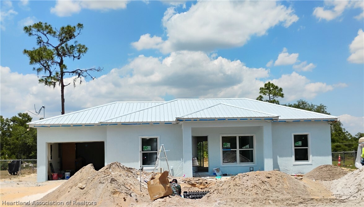 Property Photo:  568 Lincoln Road NE  FL 33852 