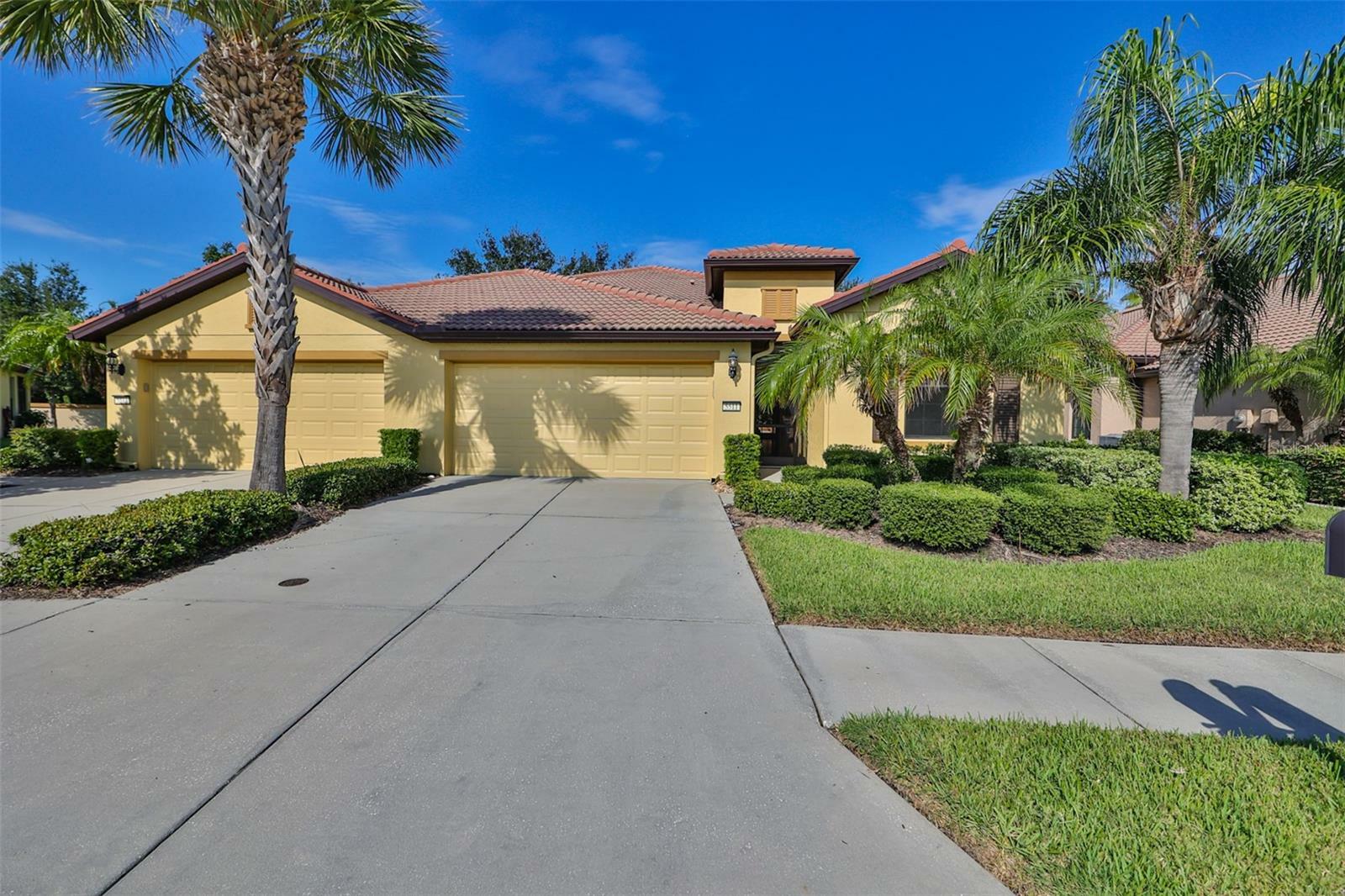 Property Photo: 5511 Sunset Falls Drive FL 33572