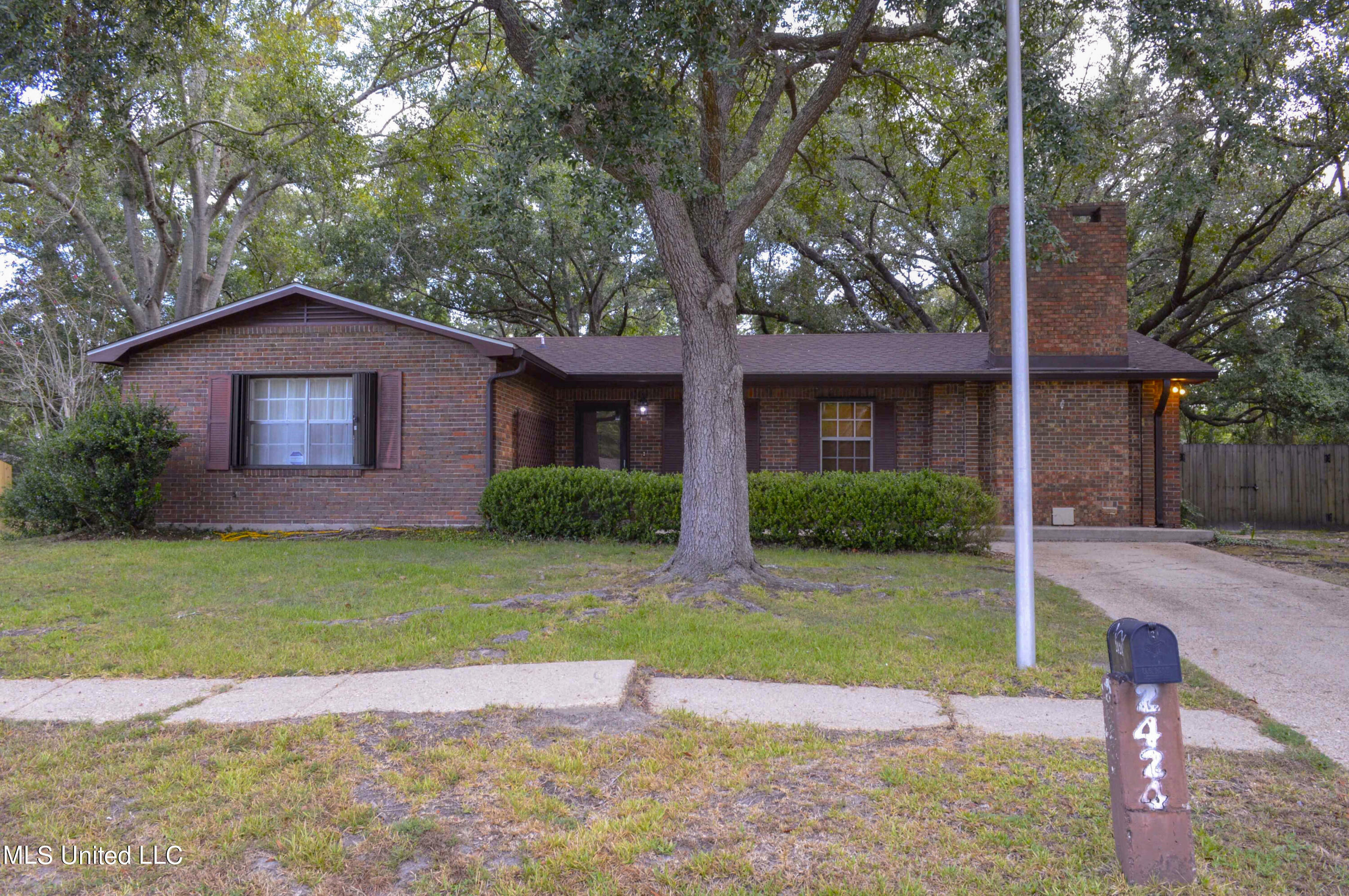 Property Photo:  2424 Calle De Feliz Street  MS 39553 