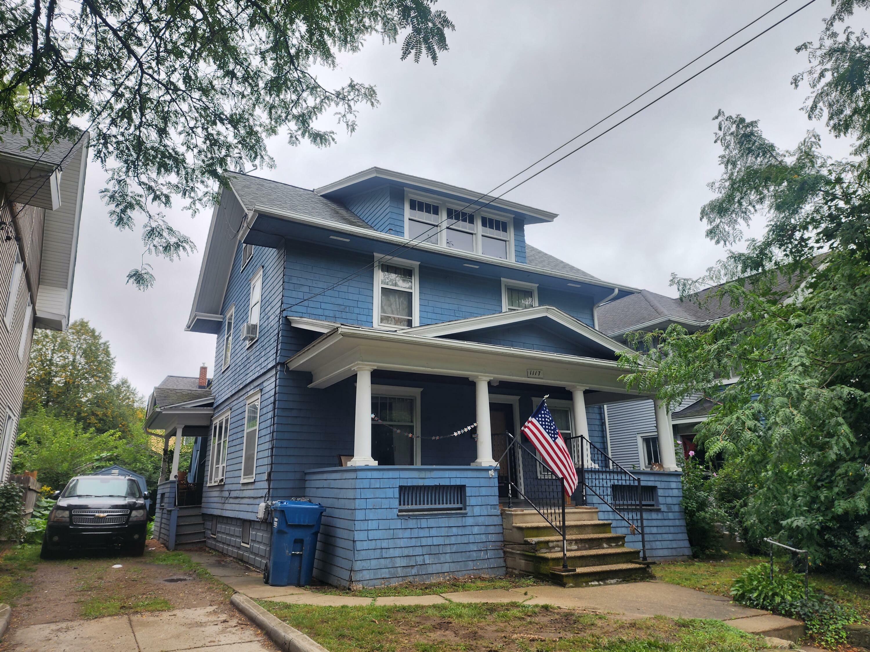 Property Photo:  1117 1st Street  MI 49203 