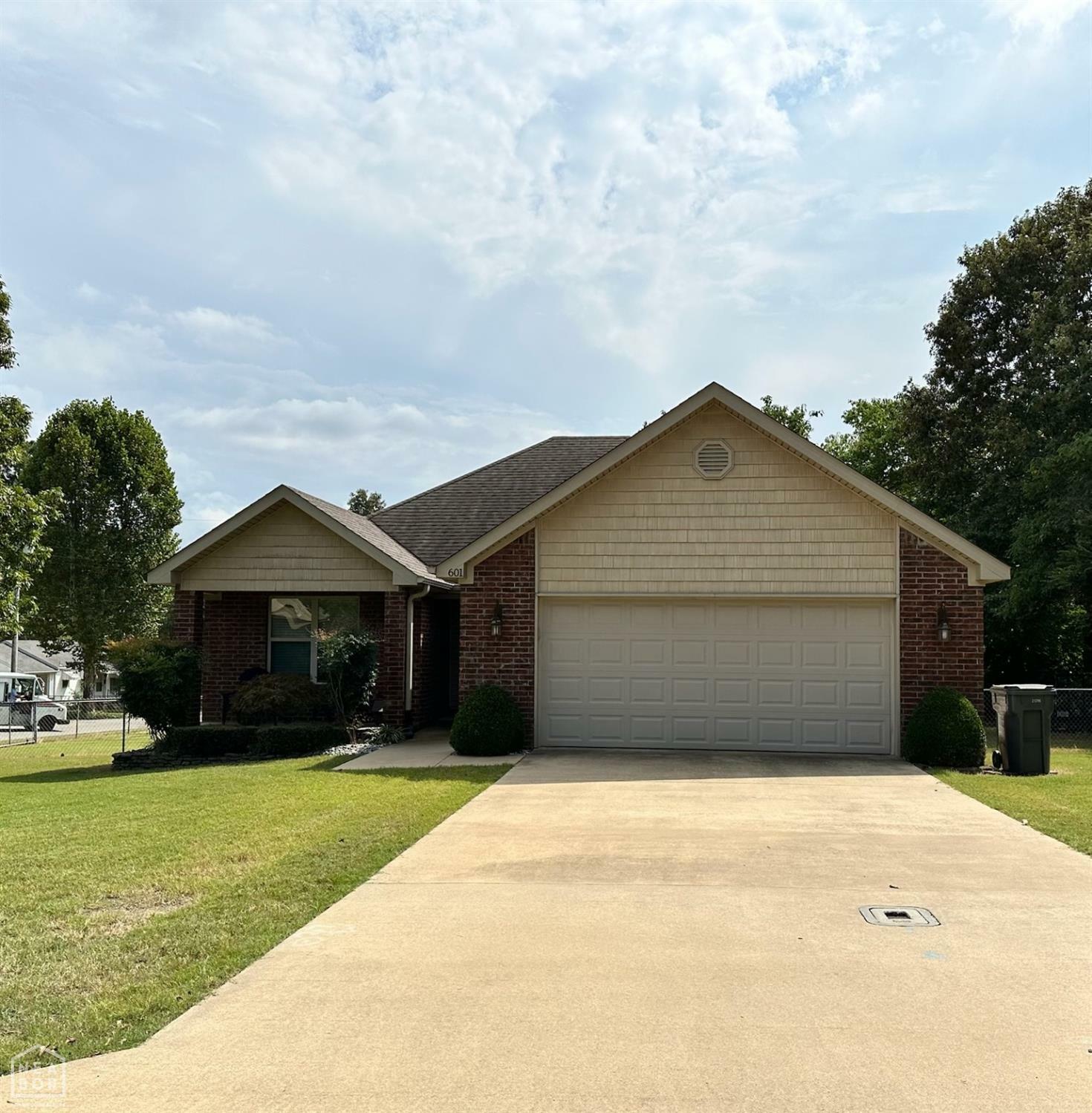 Property Photo: 601 Parkview Street AR 72401