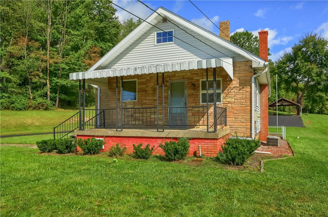 Property Photo: 323 Braun Rd PA 15010