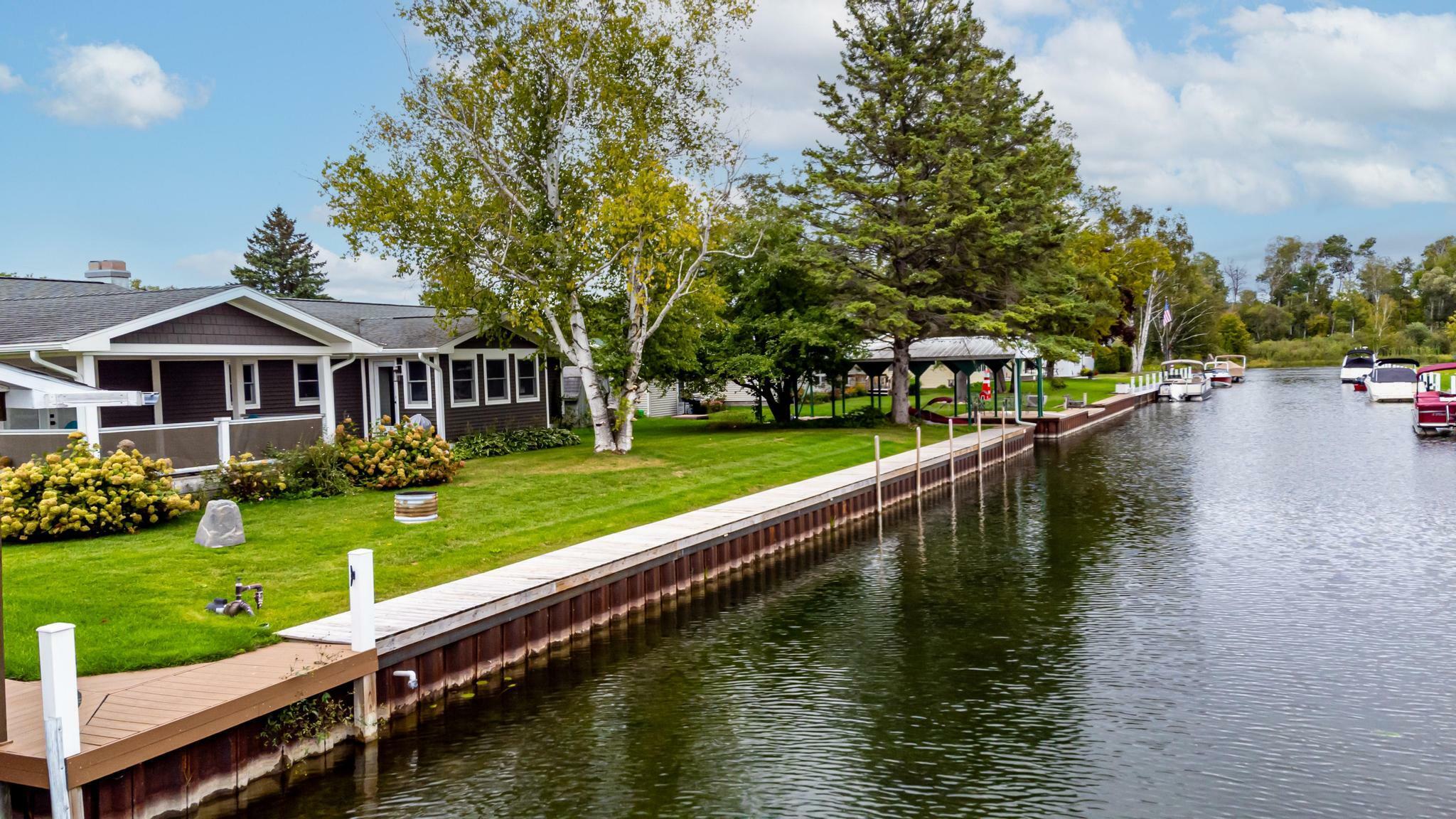 5851 Diane Drive  Indian River MI 49749 photo
