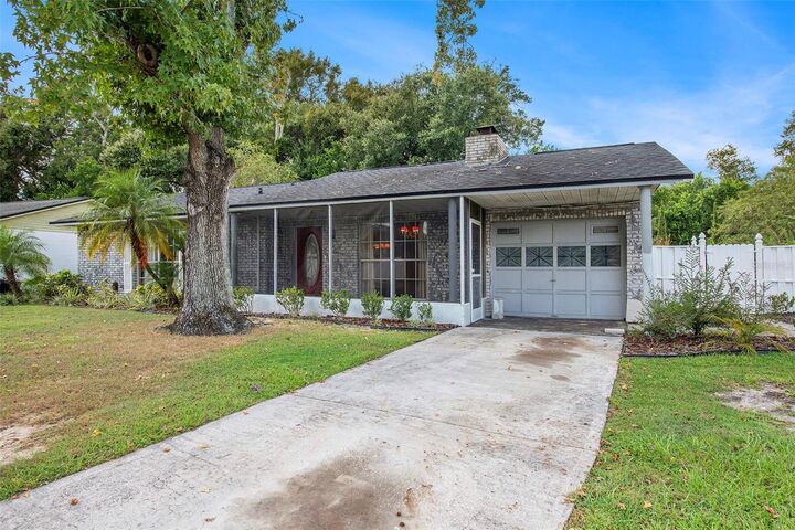 Property Photo:  806 Chadsworth Avenue  FL 33584 