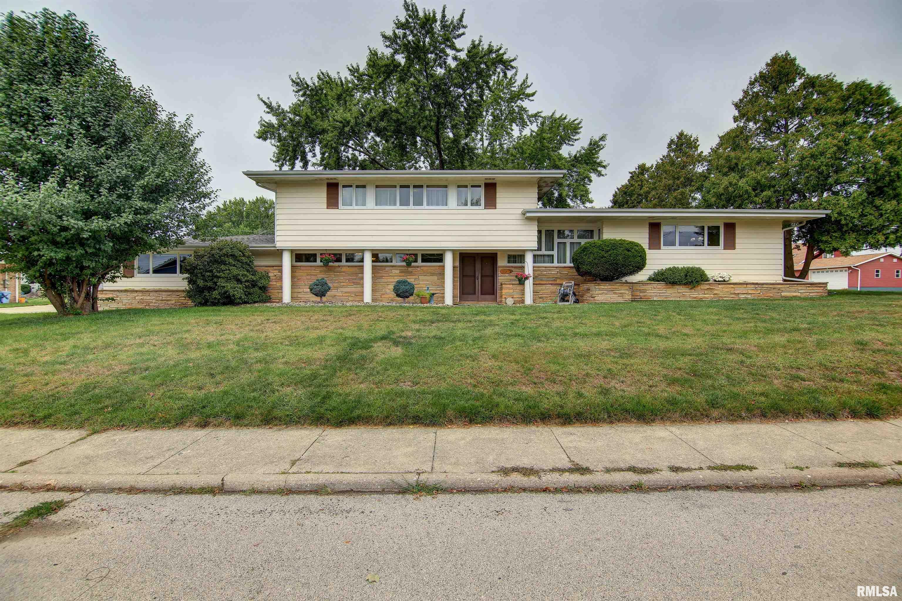 Property Photo:  102 12th Street  IL 61252 