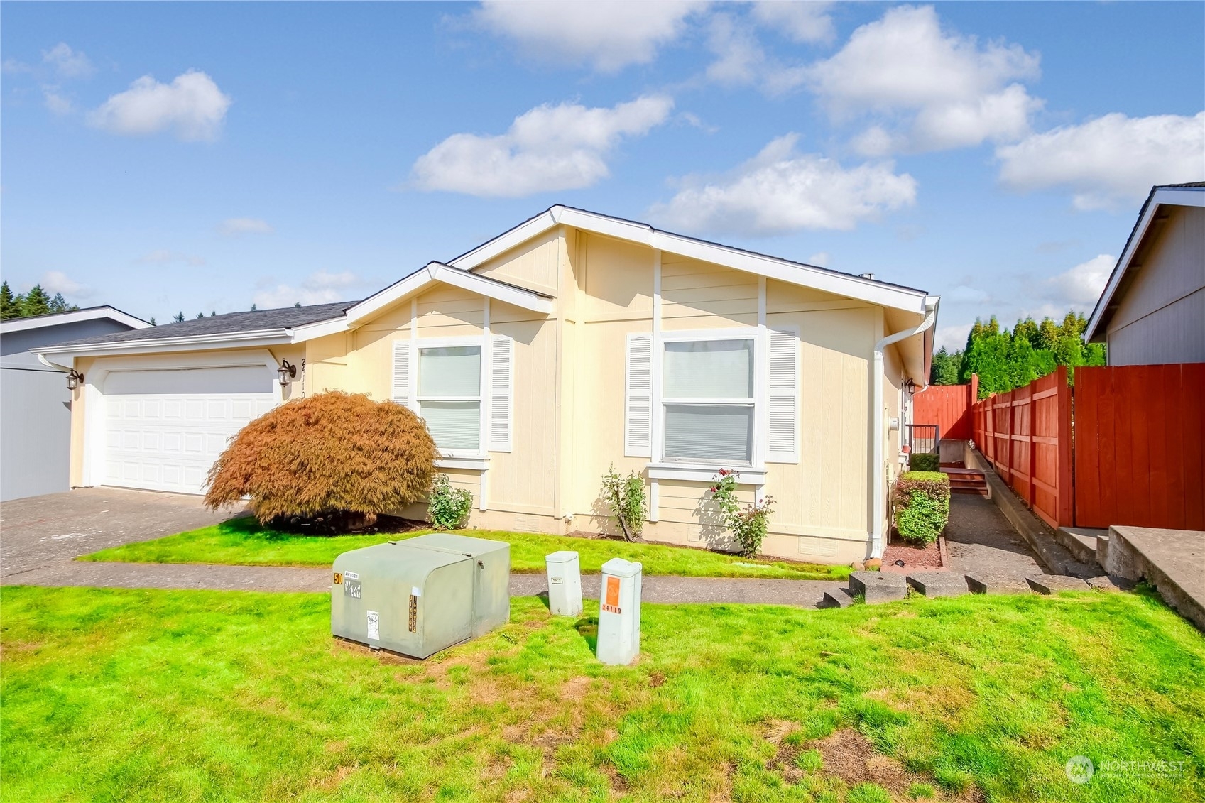 Property Photo: 24110 221st Lane SE 32 WA 98038