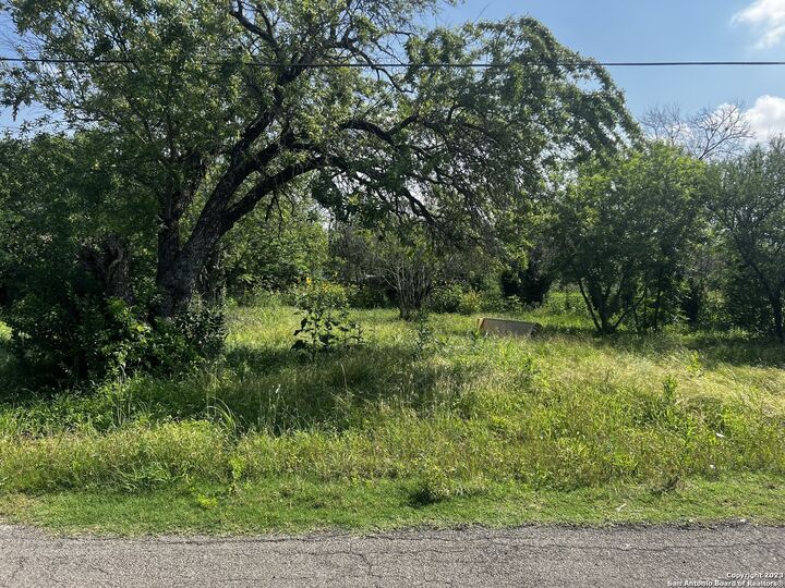 438 Hampton St  San Antonio TX 78220 photo