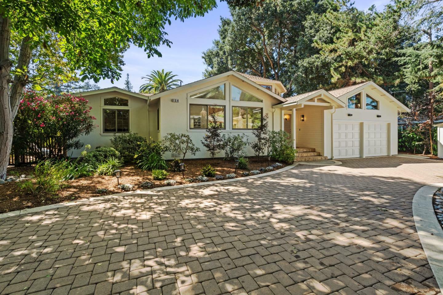 Property Photo:  154 Oak Court  CA 94025 