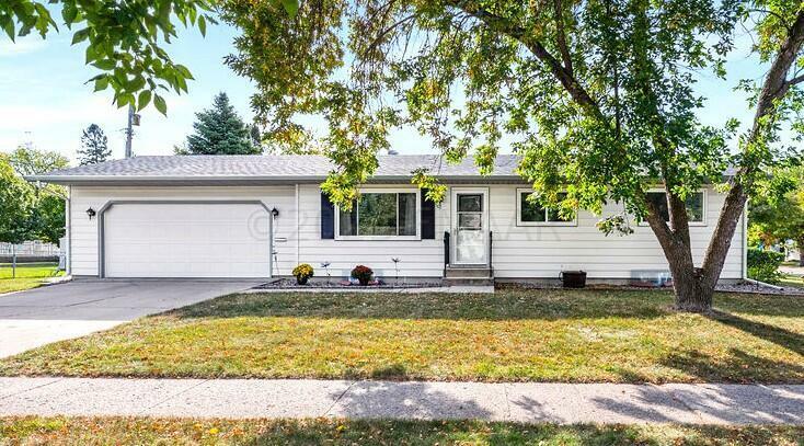 502 Oak Way  Moorhead MN 56560 photo