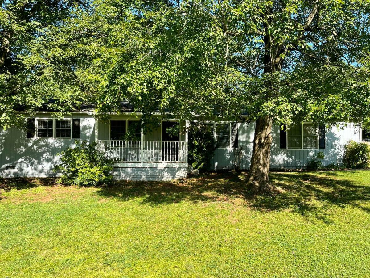 Property Photo:  401 Waterfront Court  GA 30188 