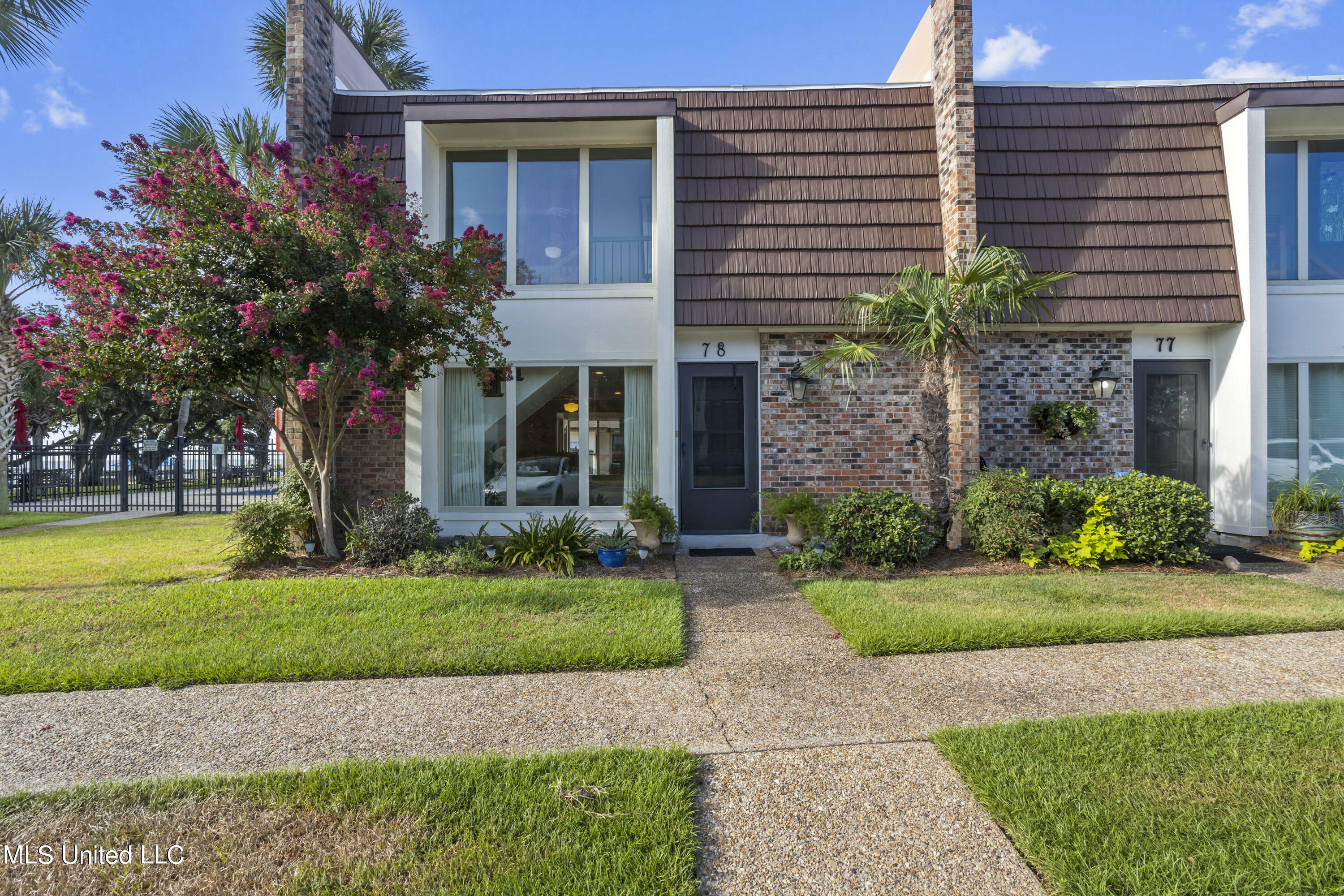 Property Photo:  527 Front Beach Drive  MS 39564 