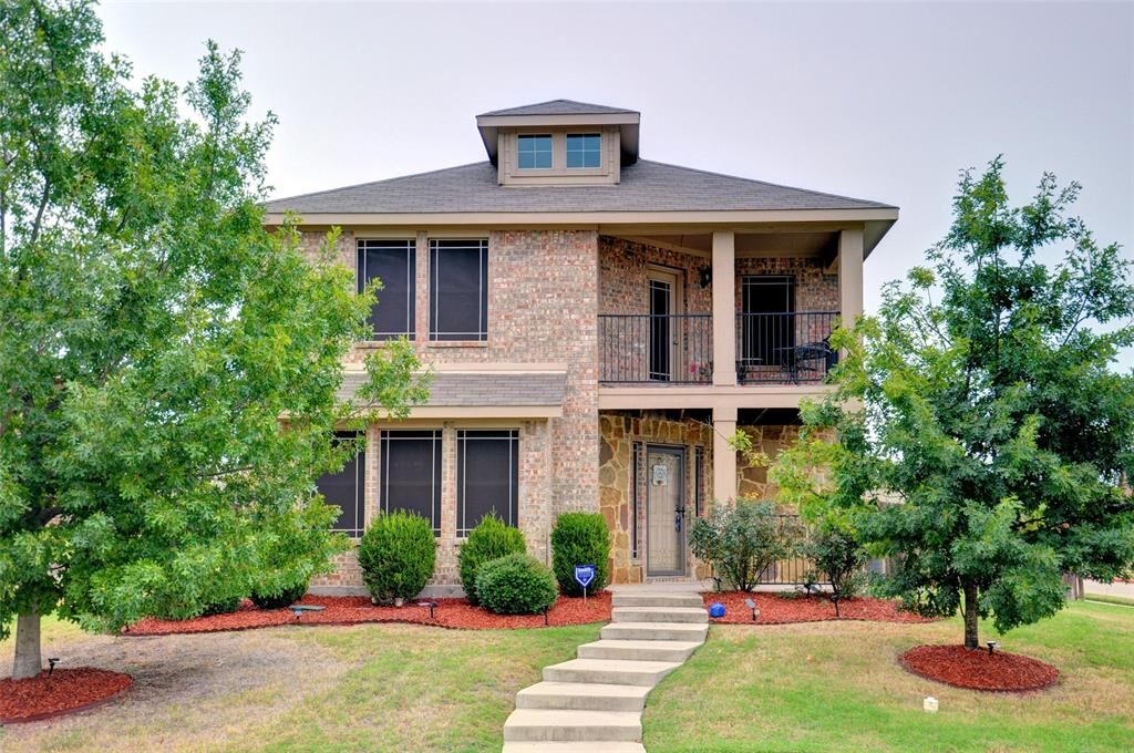 Property Photo:  3000 Iris Drive  TX 75146 