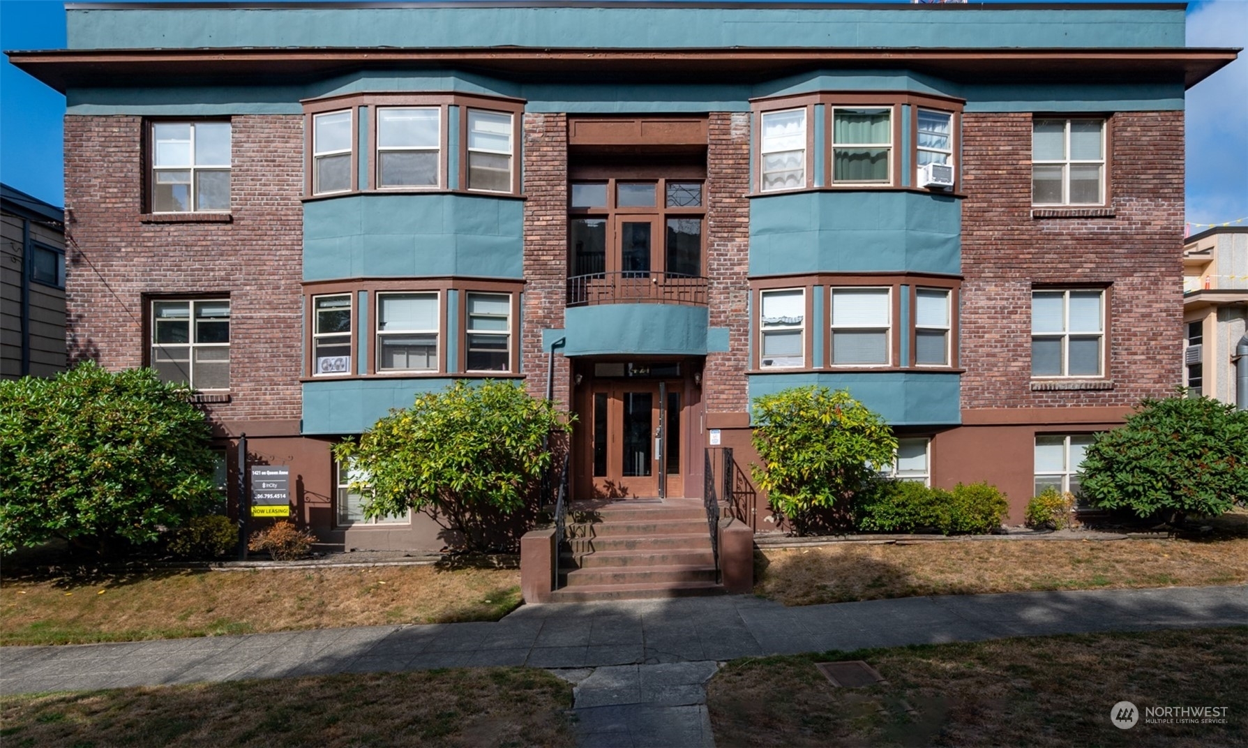Property Photo: 1421 2nd Street N 1-12 WA 98109