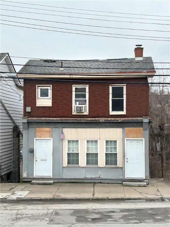 Property Photo:  901 Chartiers Ave  PA 15136 