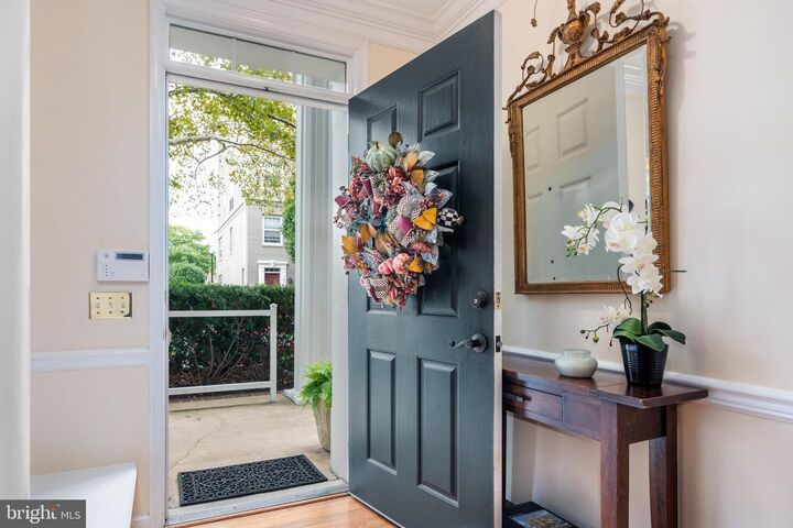 1420 Roundhouse Lane  Alexandria VA 22314 photo