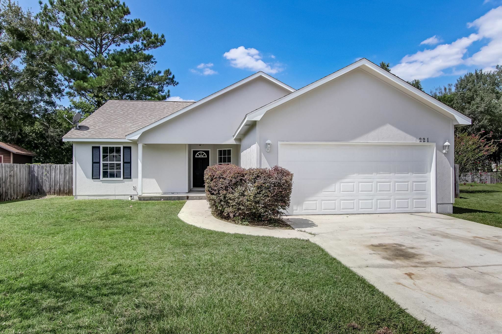 Property Photo:  221 Chestnut Court  GA 31548 