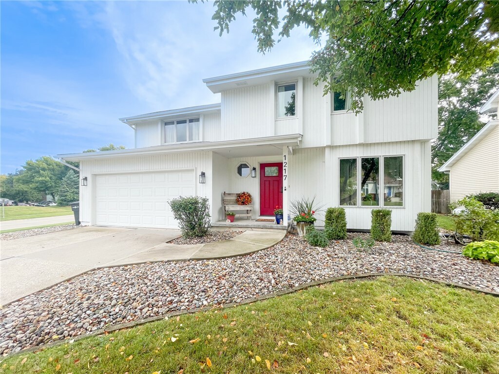 Property Photo: 1217 58th Street IA 50266