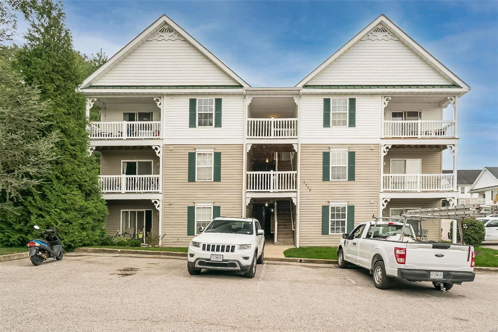 Property Photo: 1112 Arbor Creek Drive 1B MO 63122