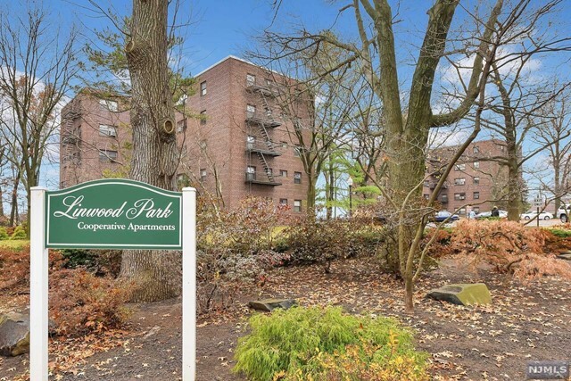 Property Photo:  3021 Edwin Avenue 4D  NJ 07024 