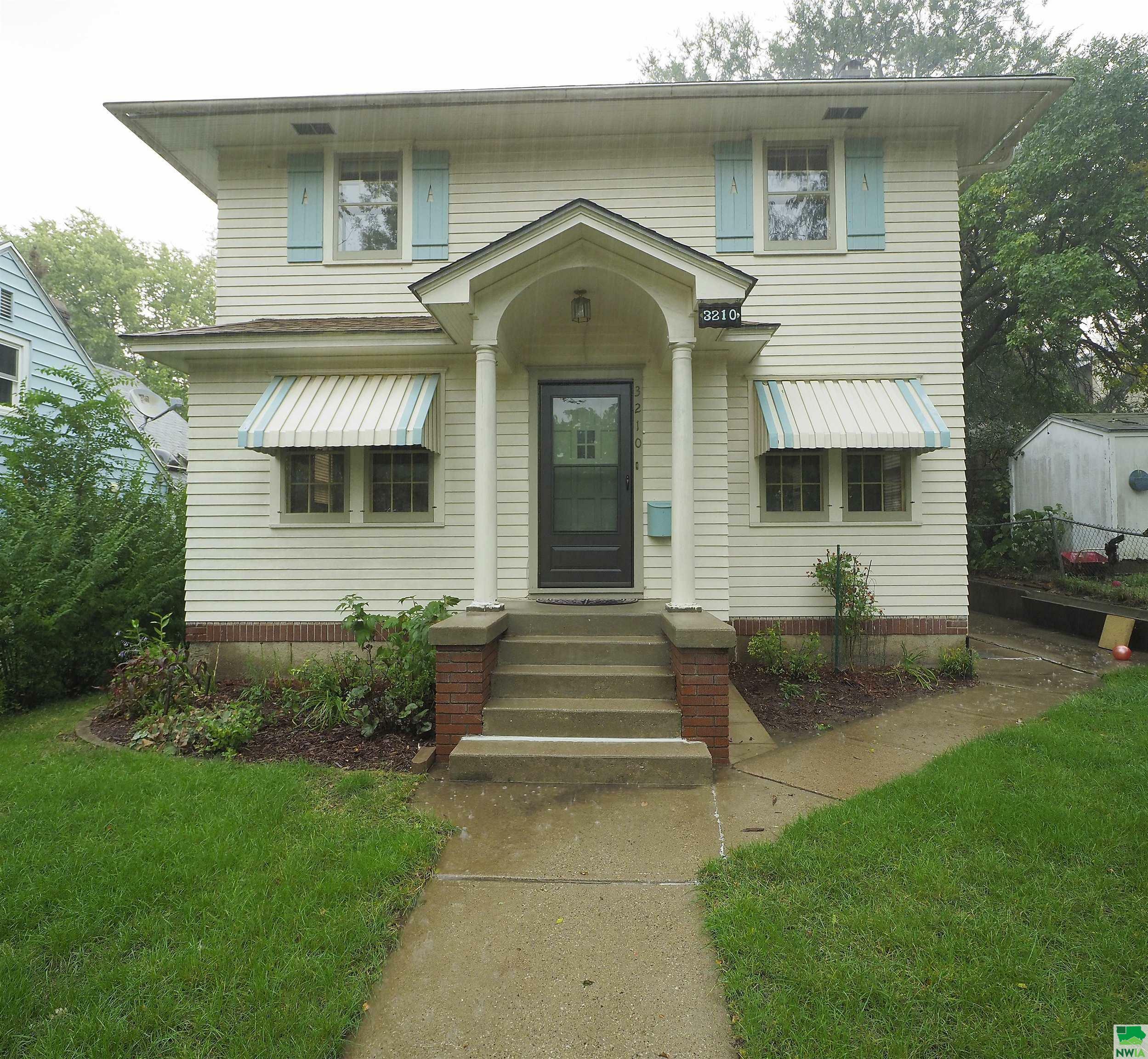 Property Photo:  3210 Douglas Street  IA 51104 