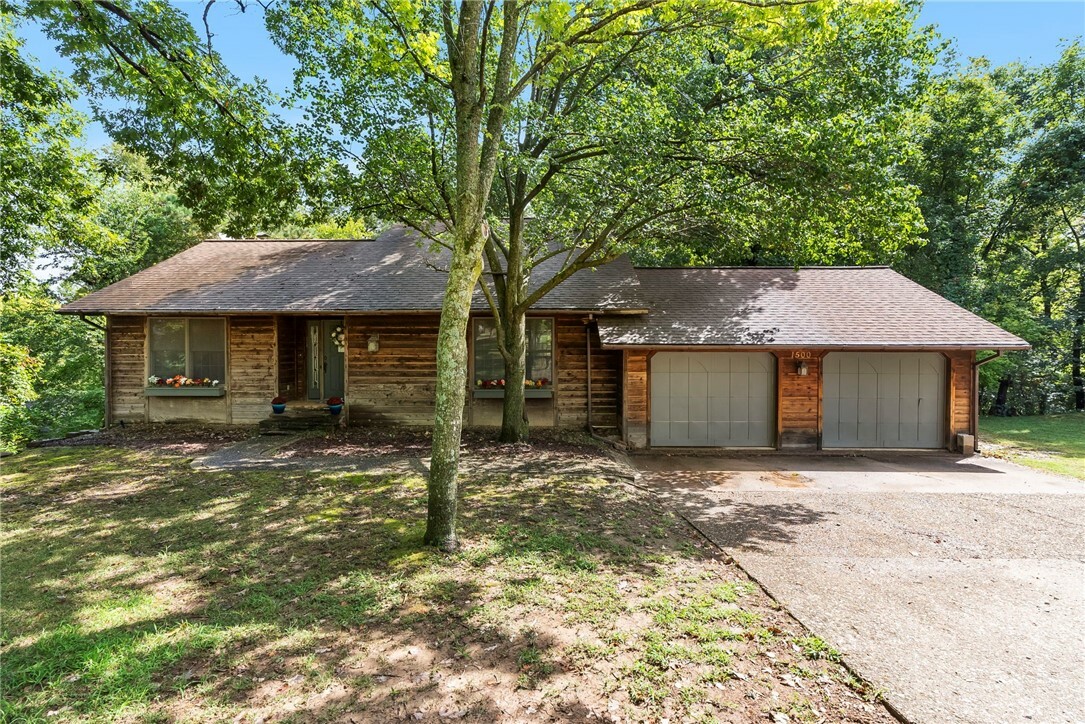 Property Photo:  1500 Holly Place  AR 72761 