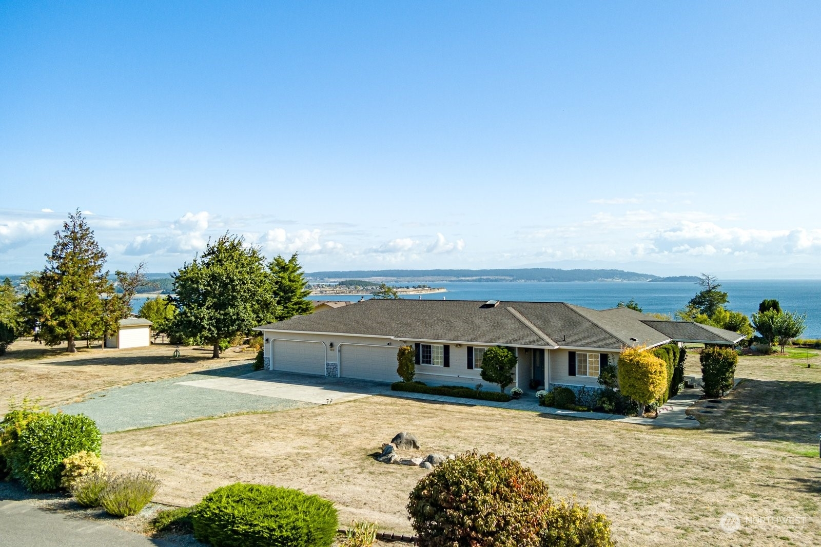 Property Photo:  1212 N Canterbury Lane  WA 98277 