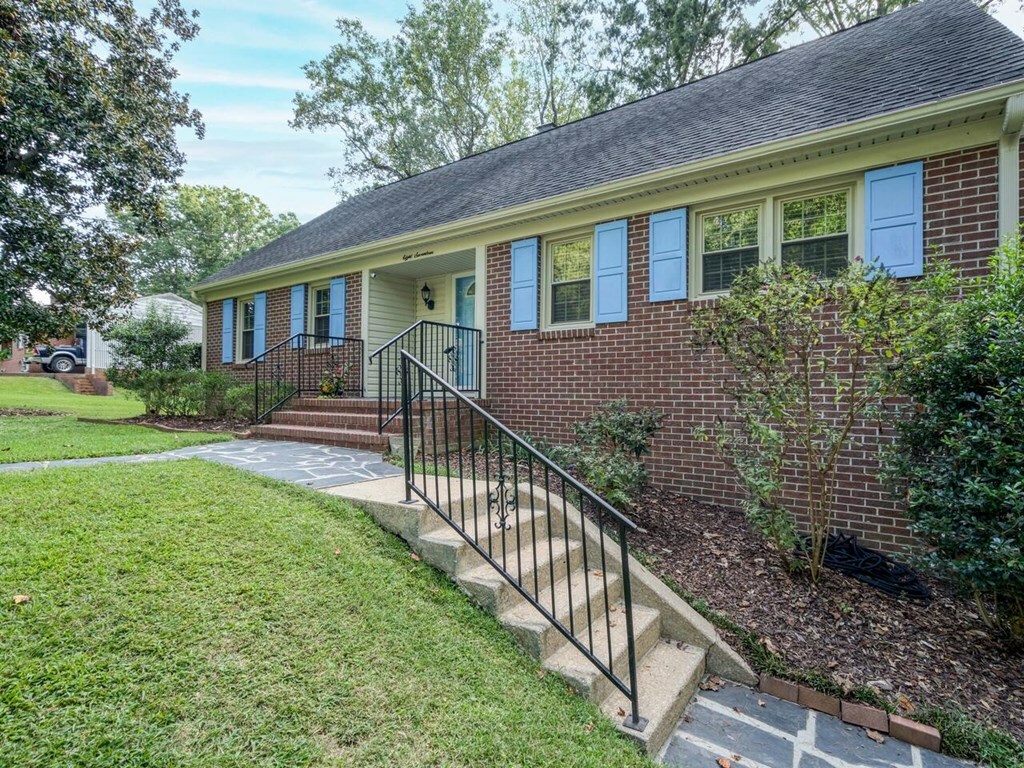 Property Photo:  817 W High Street  VA 23970 