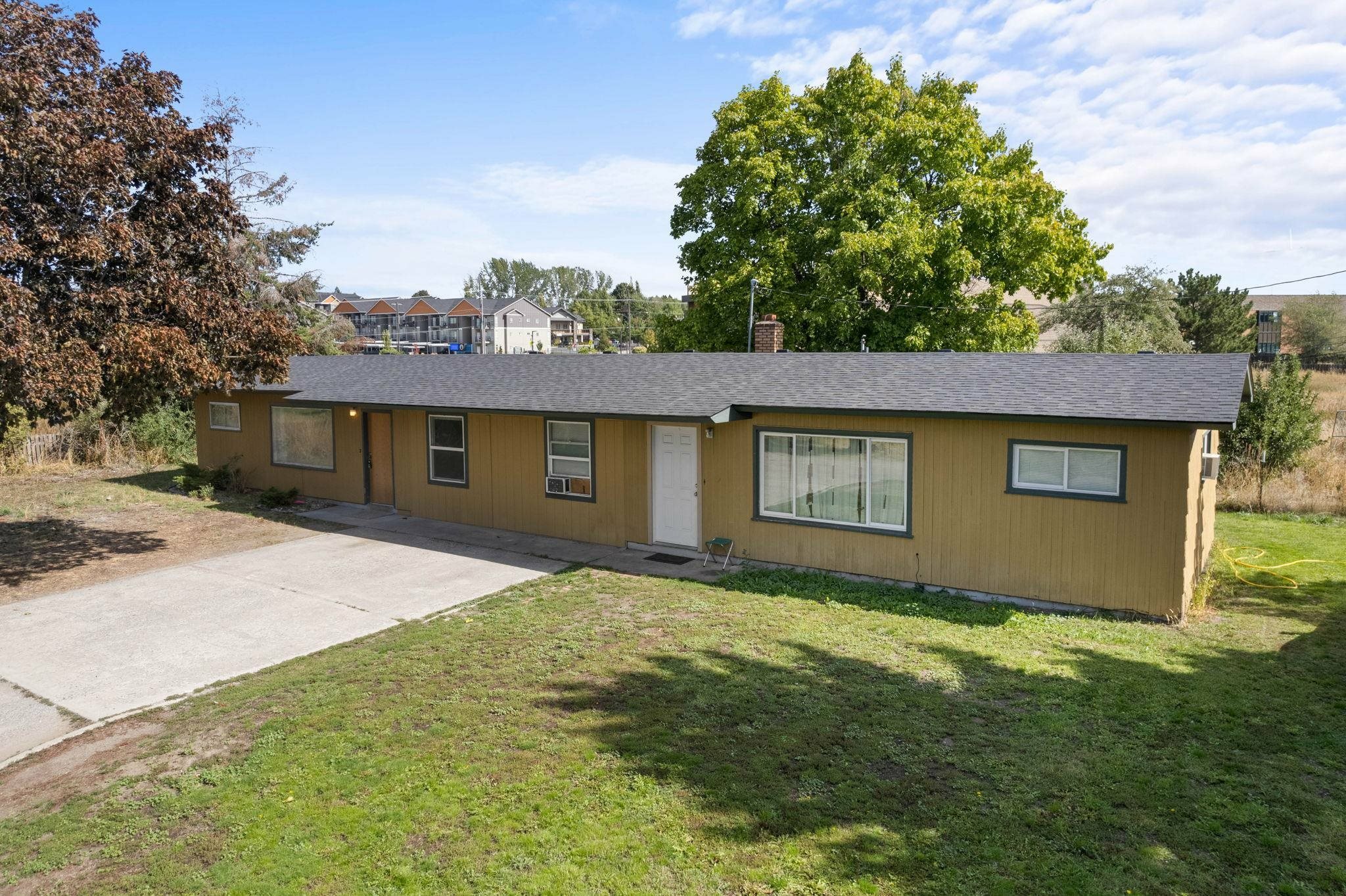 Property Photo: 11721 E Alki Ave WA 99206