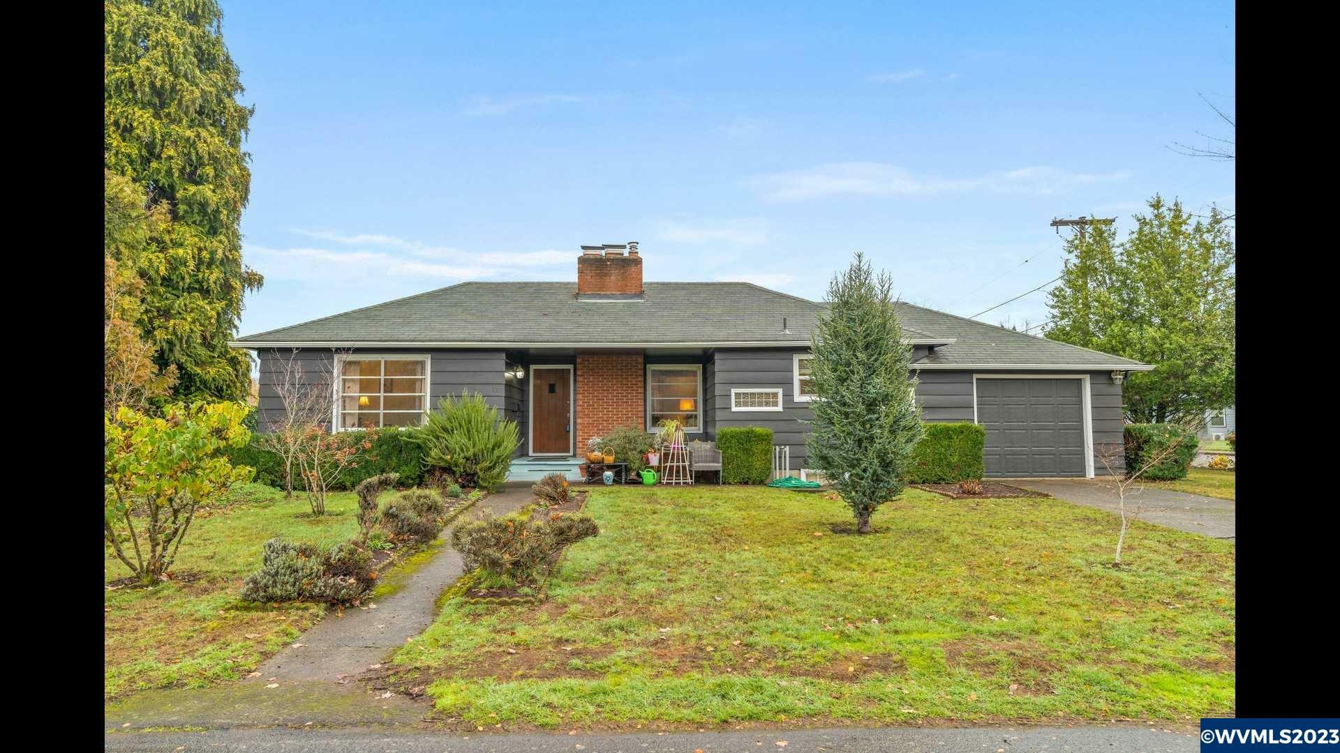 Property Photo: 1310 24th St NE OR 97301