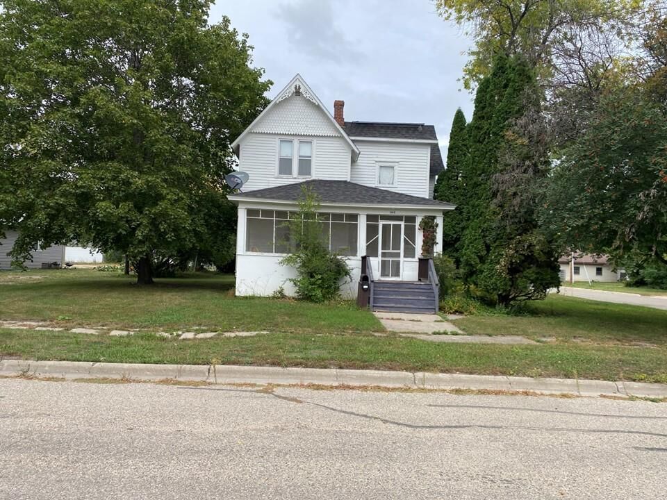 Property Photo:  902 3rd Avenue N  MN 56296 