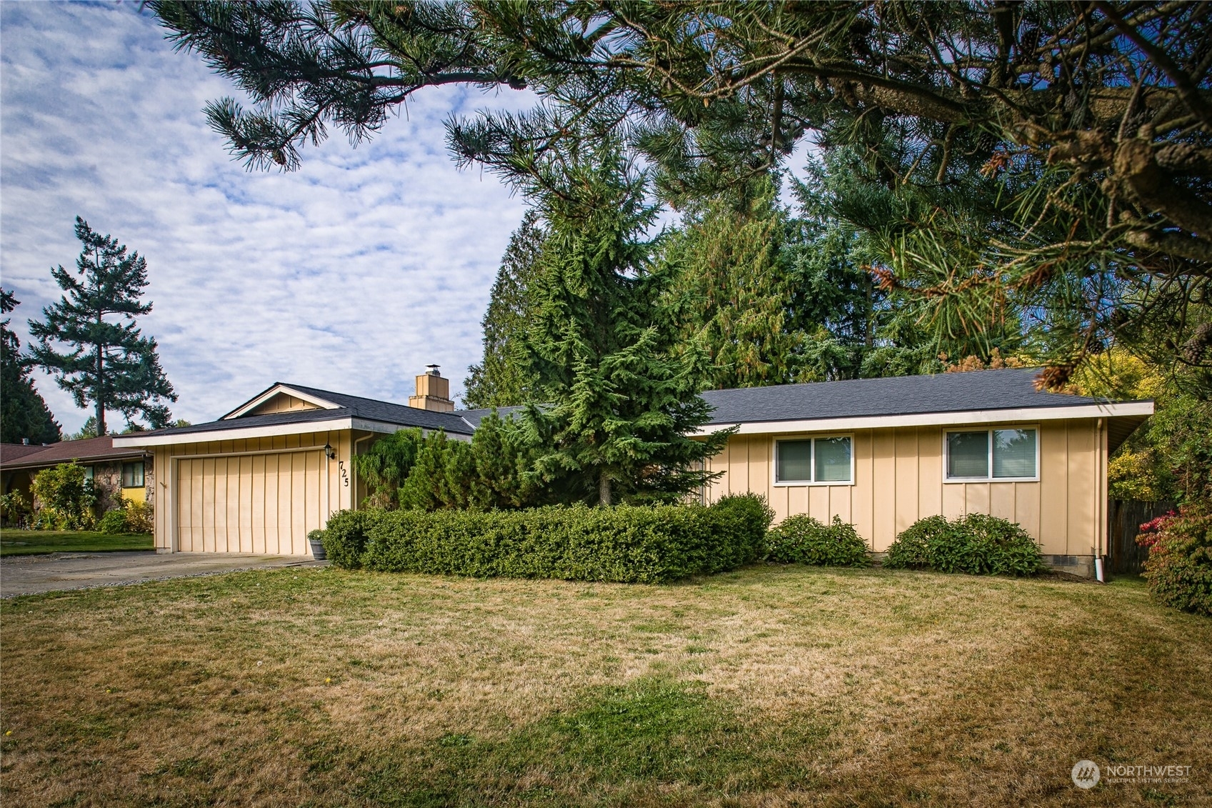 Property Photo:  725 Upland Drive  WA 98273 