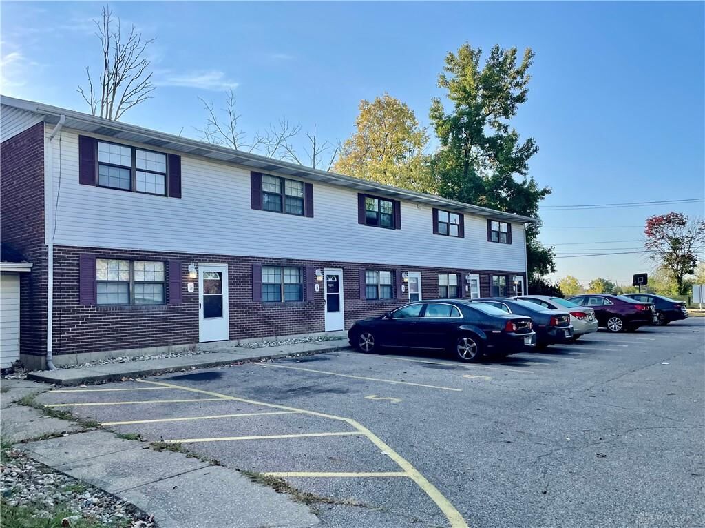 Property Photo: 1935 E Central Avenue OH 45342