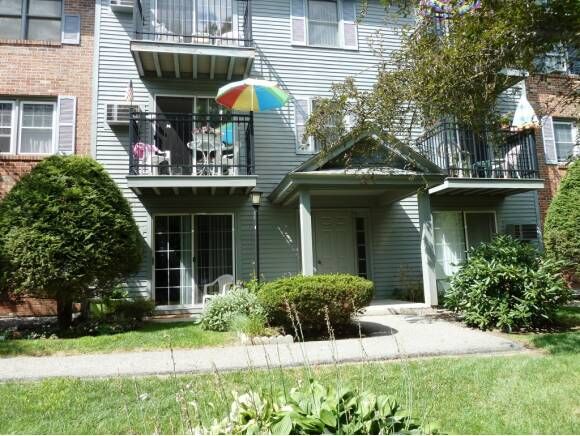 Property Photo:  10 St. James Place 1004  NH 03062 