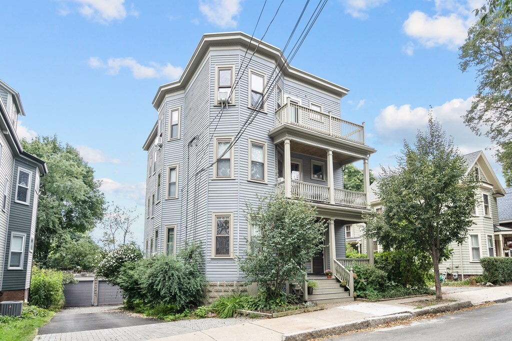 Property Photo:  38 Oxford St 3  MA 02143 