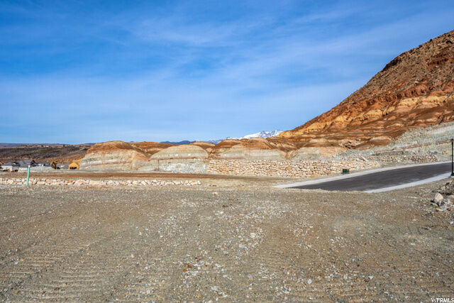 Property Photo: 998 E Tomahawk Dr 513 UT 84780