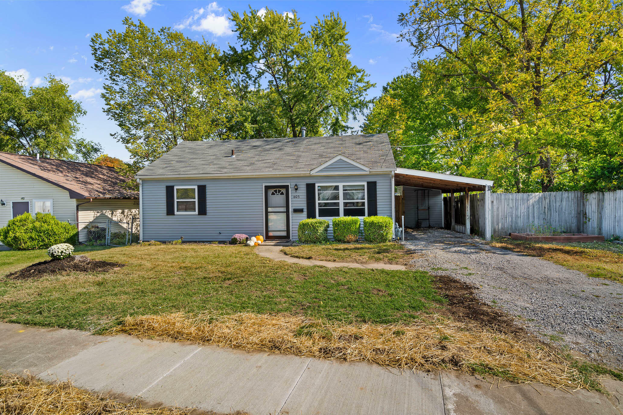 Property Photo:  605 Jackson St  MO 65203 