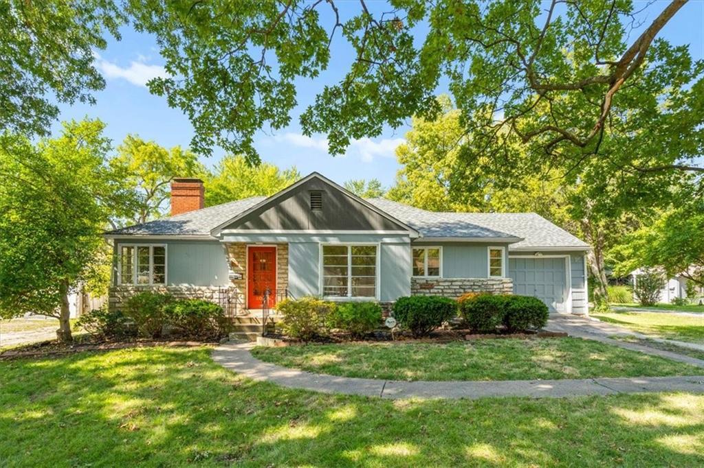 Property Photo: 8004 Ward Parkway Plaza MO 64114