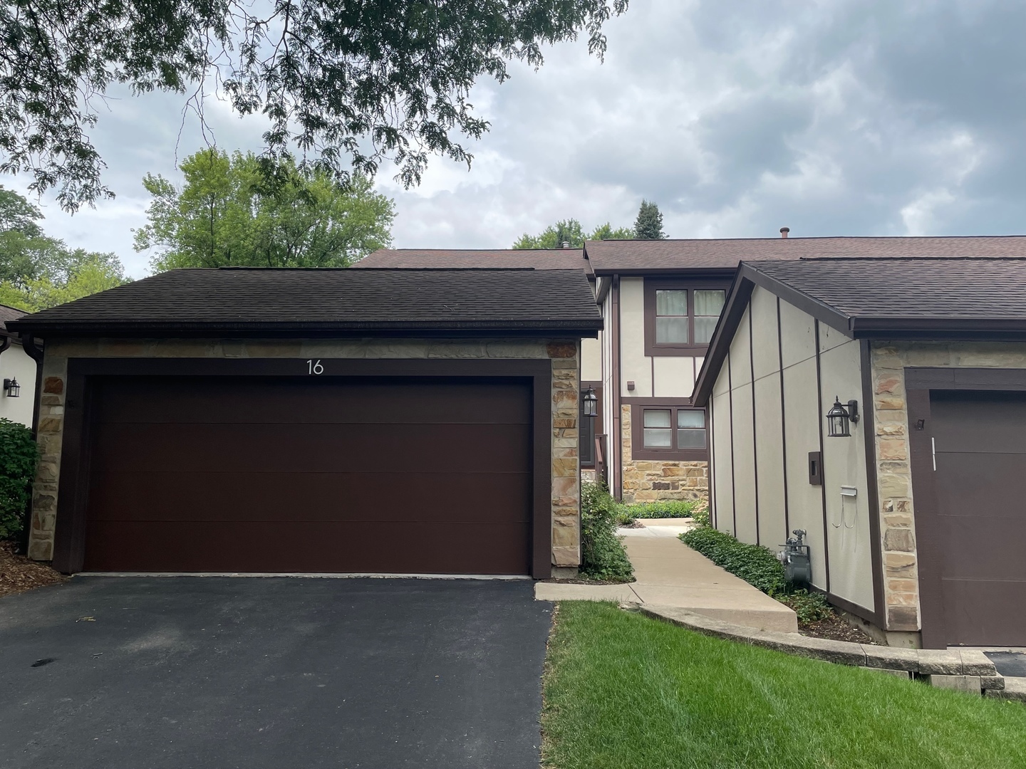 Property Photo:  16 Roosevelt Street  IL 60174 