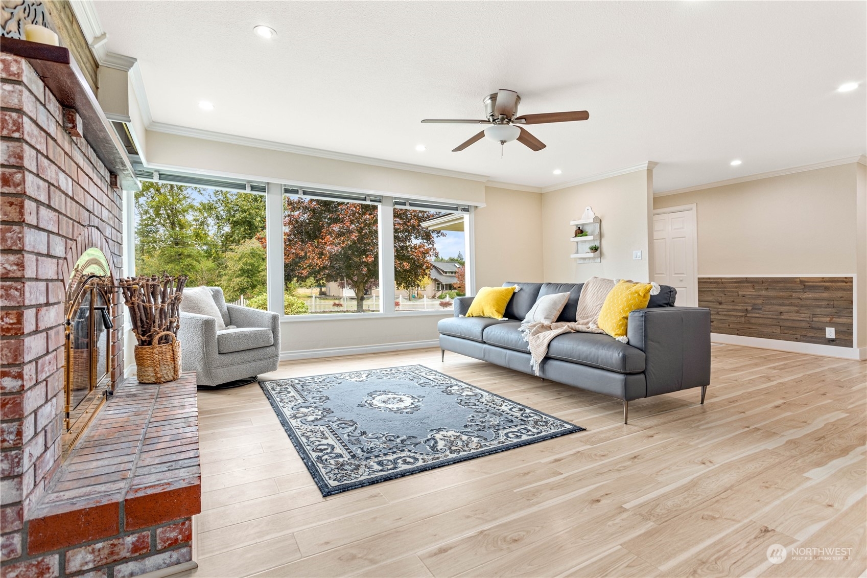 Property Photo: 1147 E Laurel Road WA 98226