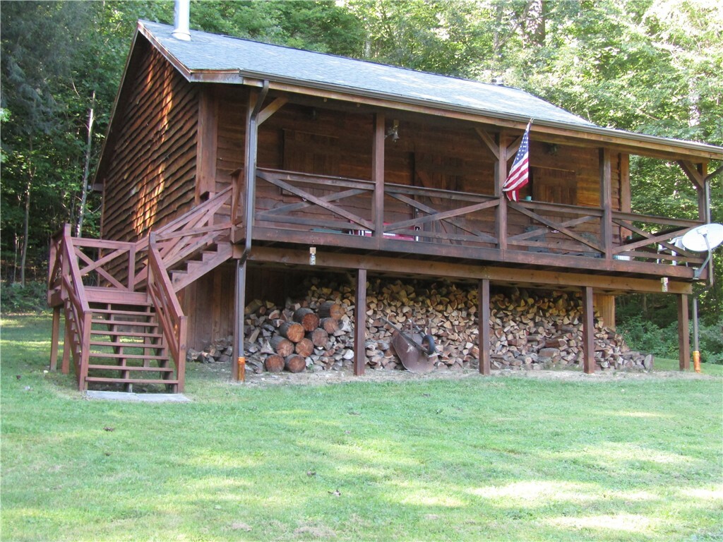 Property Photo:  3167 Sugar Run Rd  PA 15470 