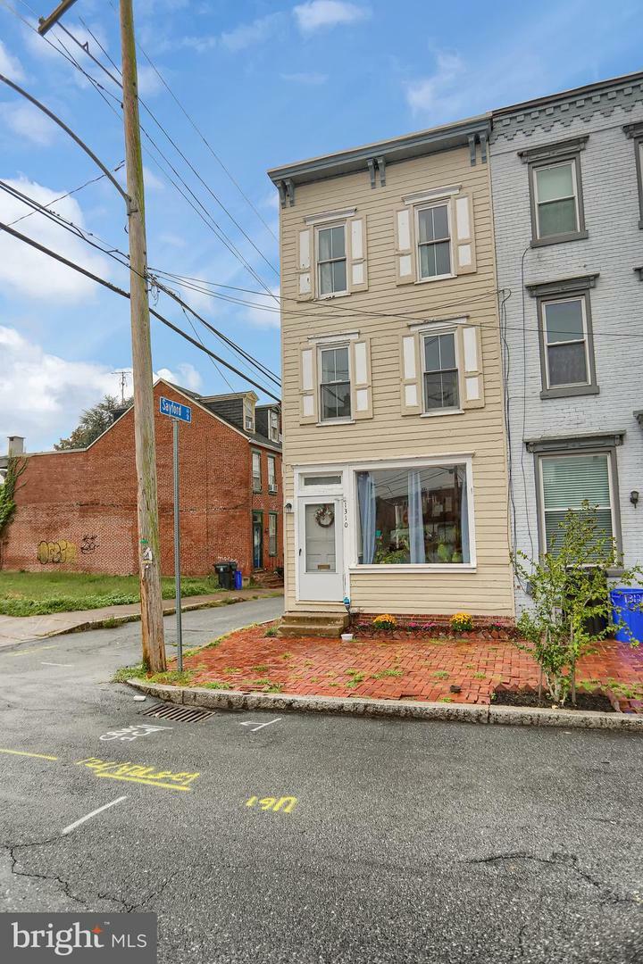 Property Photo:  1310 Green Street  PA 17102 