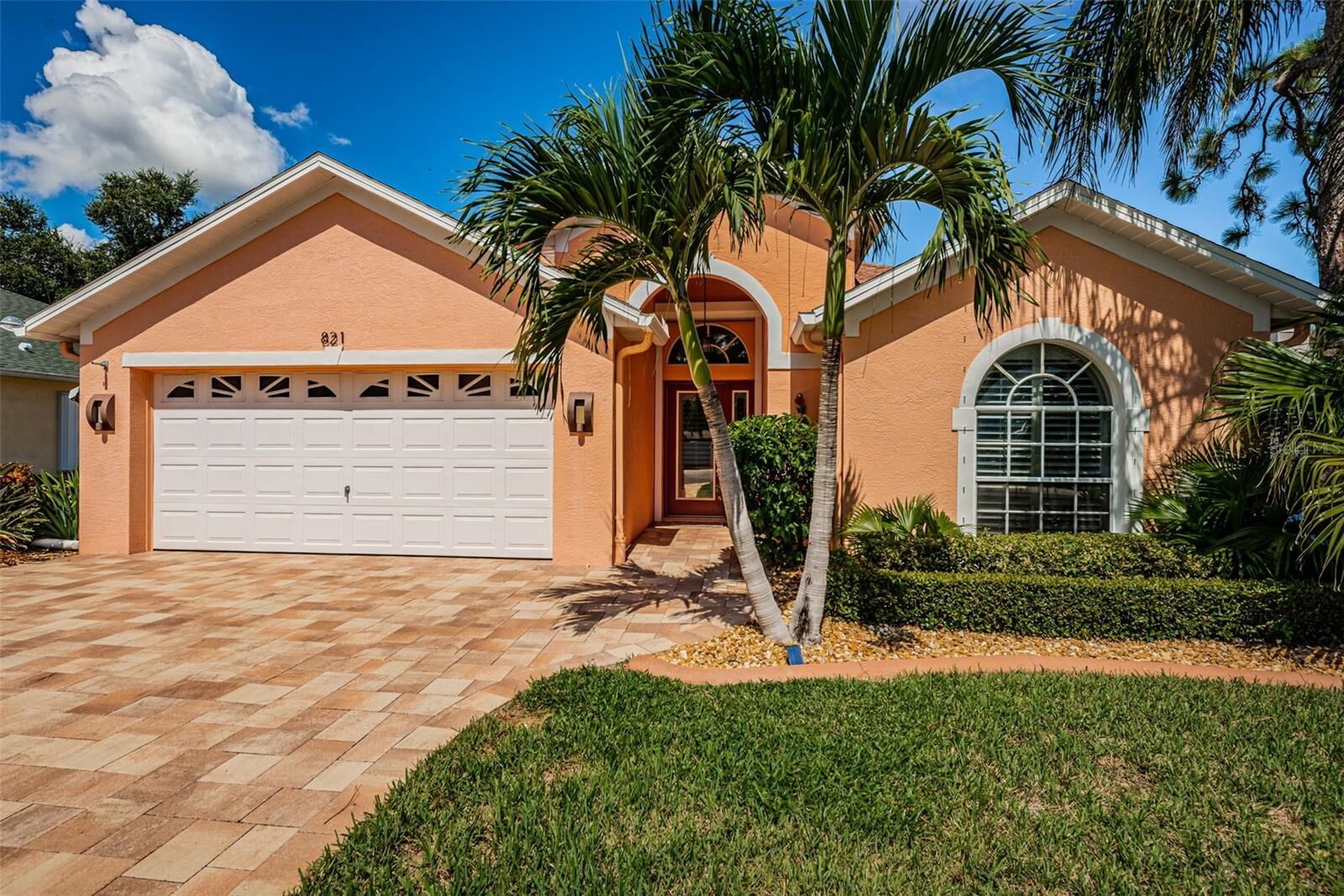 Property Photo:  821 Duval Court  FL 34695 