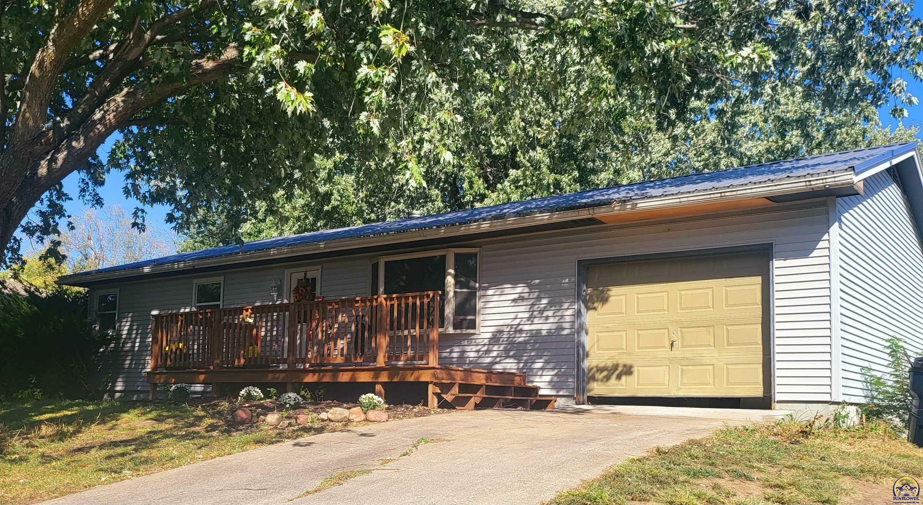 Property Photo:  424 Cherokee Drive  KS 66436 