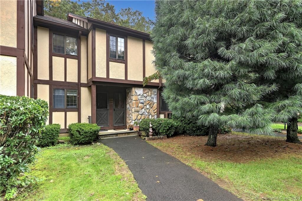 Property Photo:  403 Swanson Crescent 403  CT 06461 