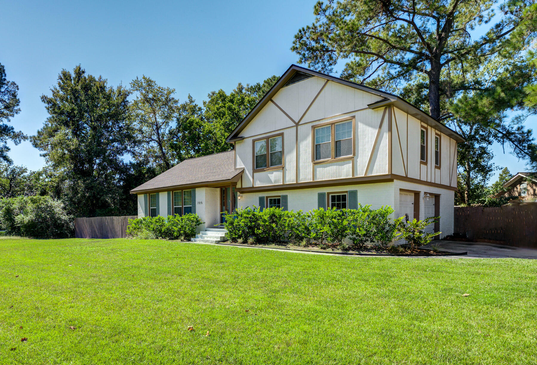 Property Photo:  705 Banner Road  SC 29414 