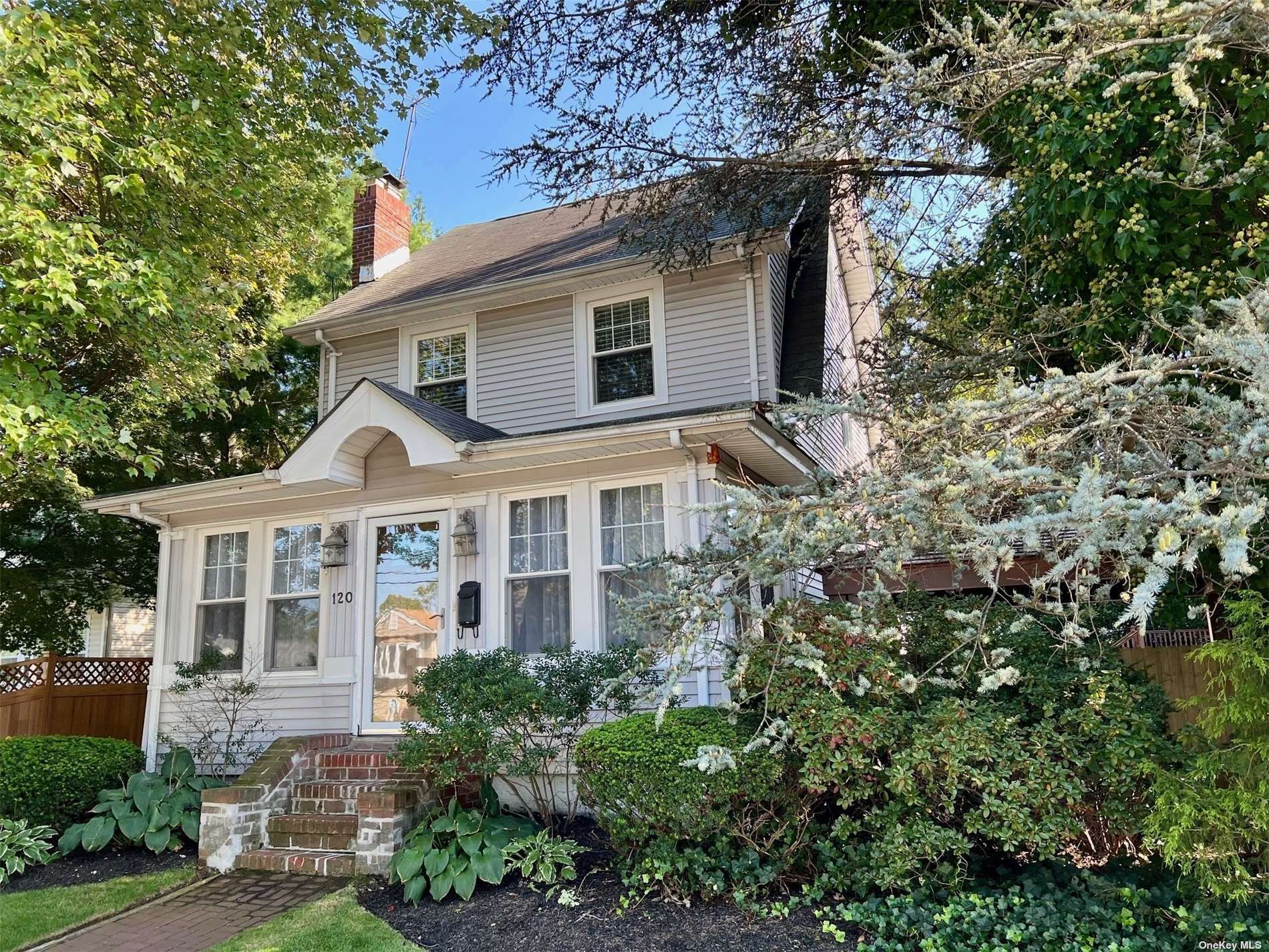 Property Photo:  120 Ferndale Court  NY 11726 