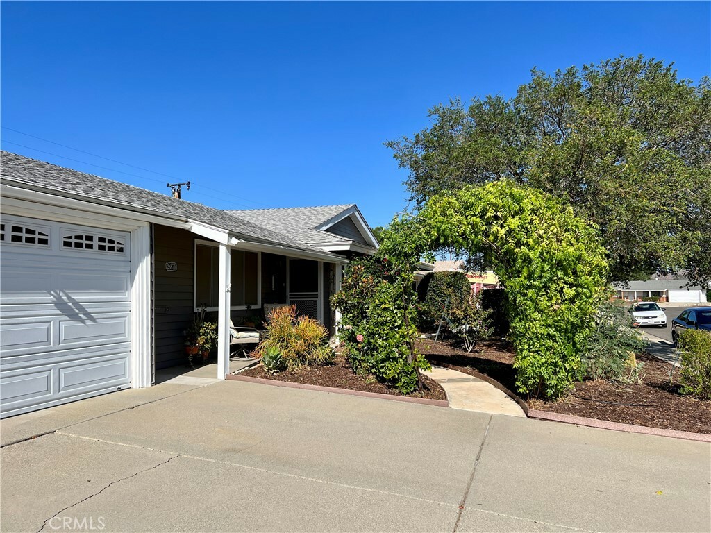 Property Photo:  25870 Coombe Hill  CA 92586 